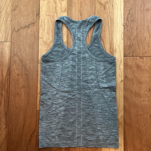 Swiftly tank lululemon size 4 - Picture 3 of 4